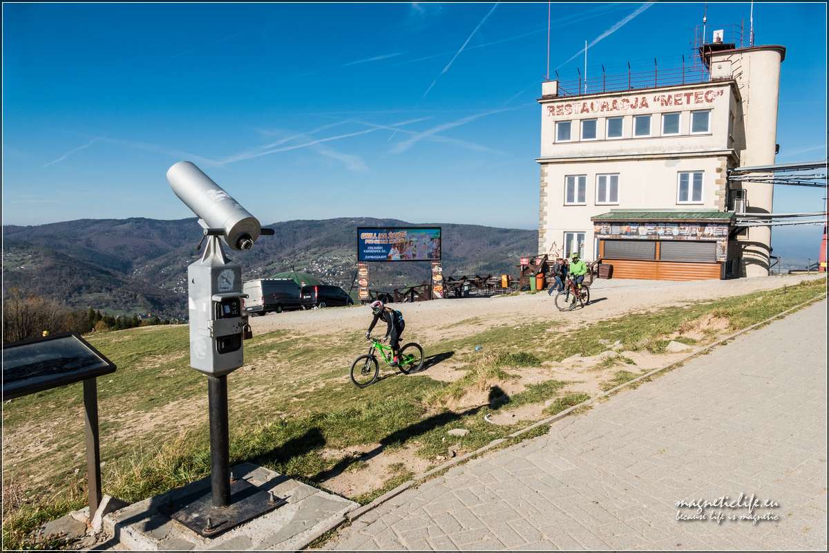 Stacja meteo i restauracja na Żarze