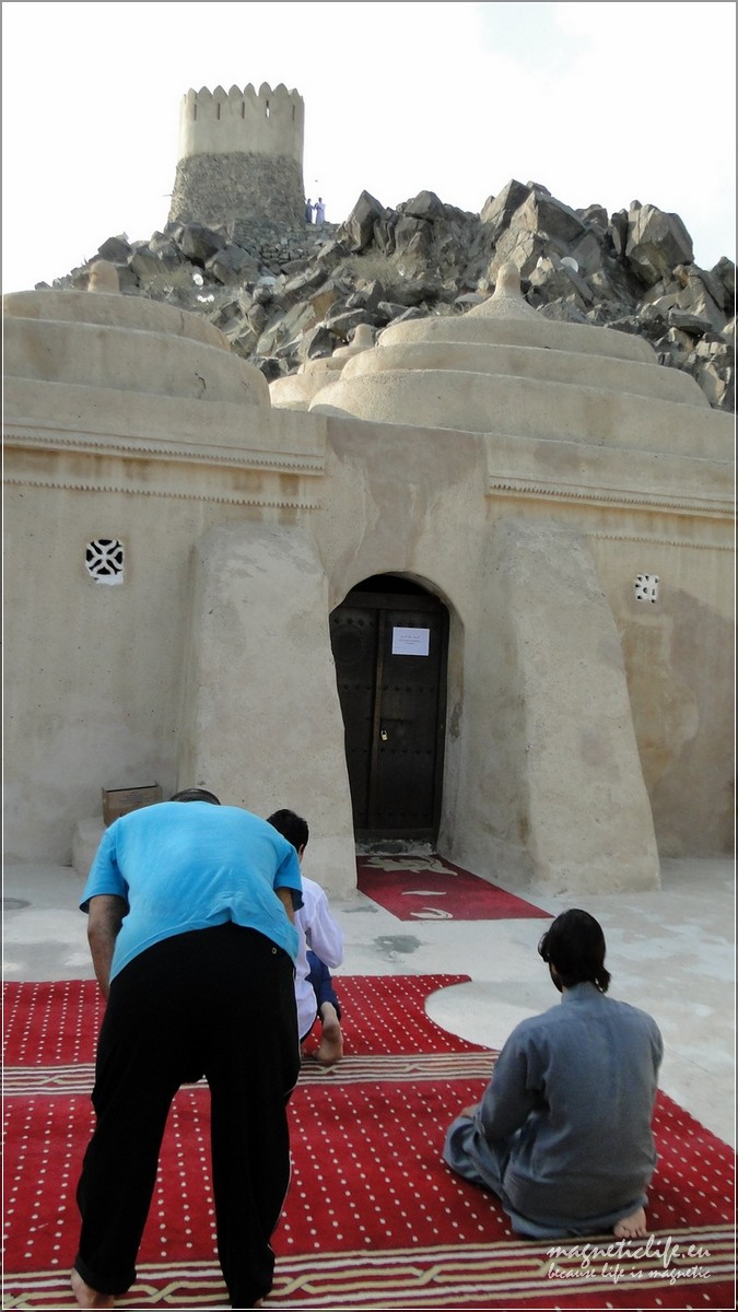 Przed meczetem