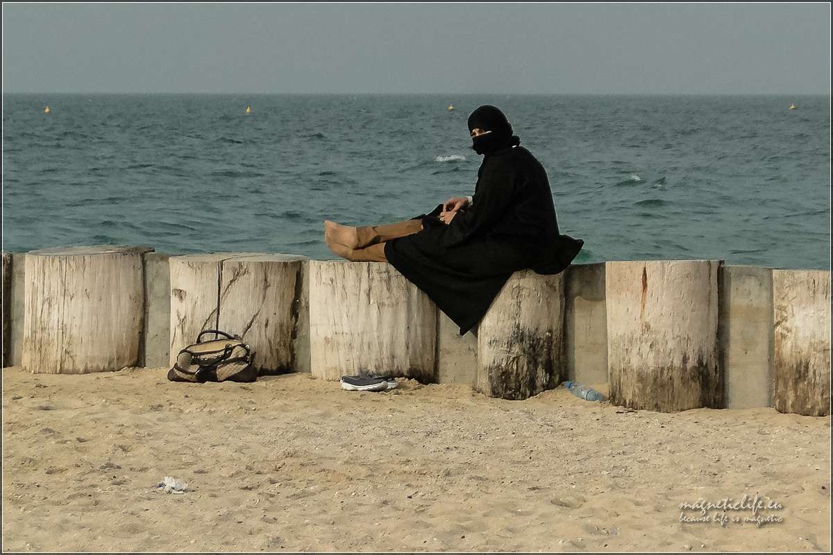 Ubranie w Emiratach. Odpoczynek na plaży